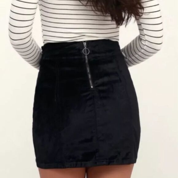 Free People Black Velvet Side Button Mini Skirt Size 29 Back Pull Zip - Picture 1 of 12
